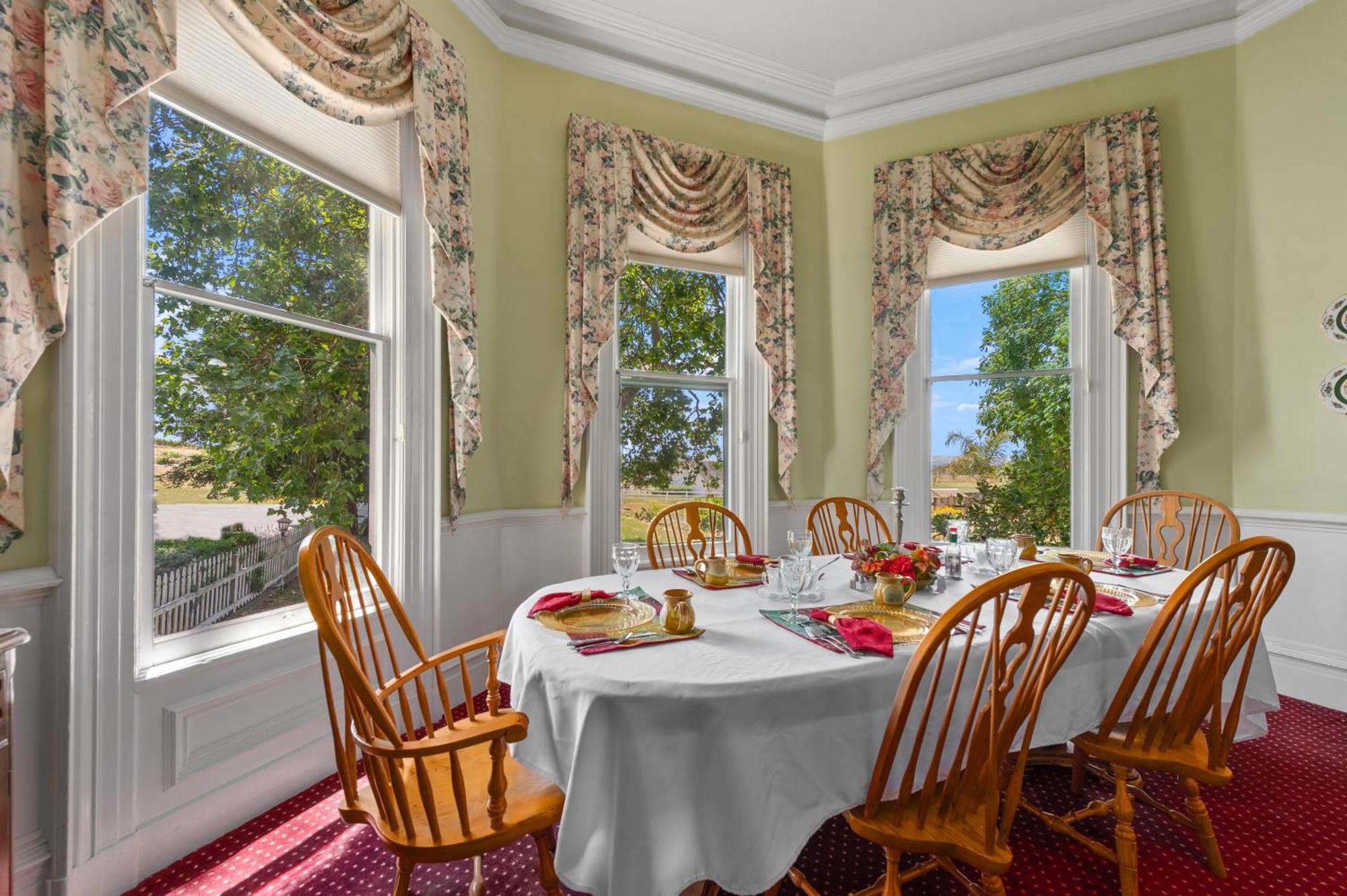 سانتا روسا، كاليفورنيا The Gables Wine Country Inn المظهر الخارجي الصورة